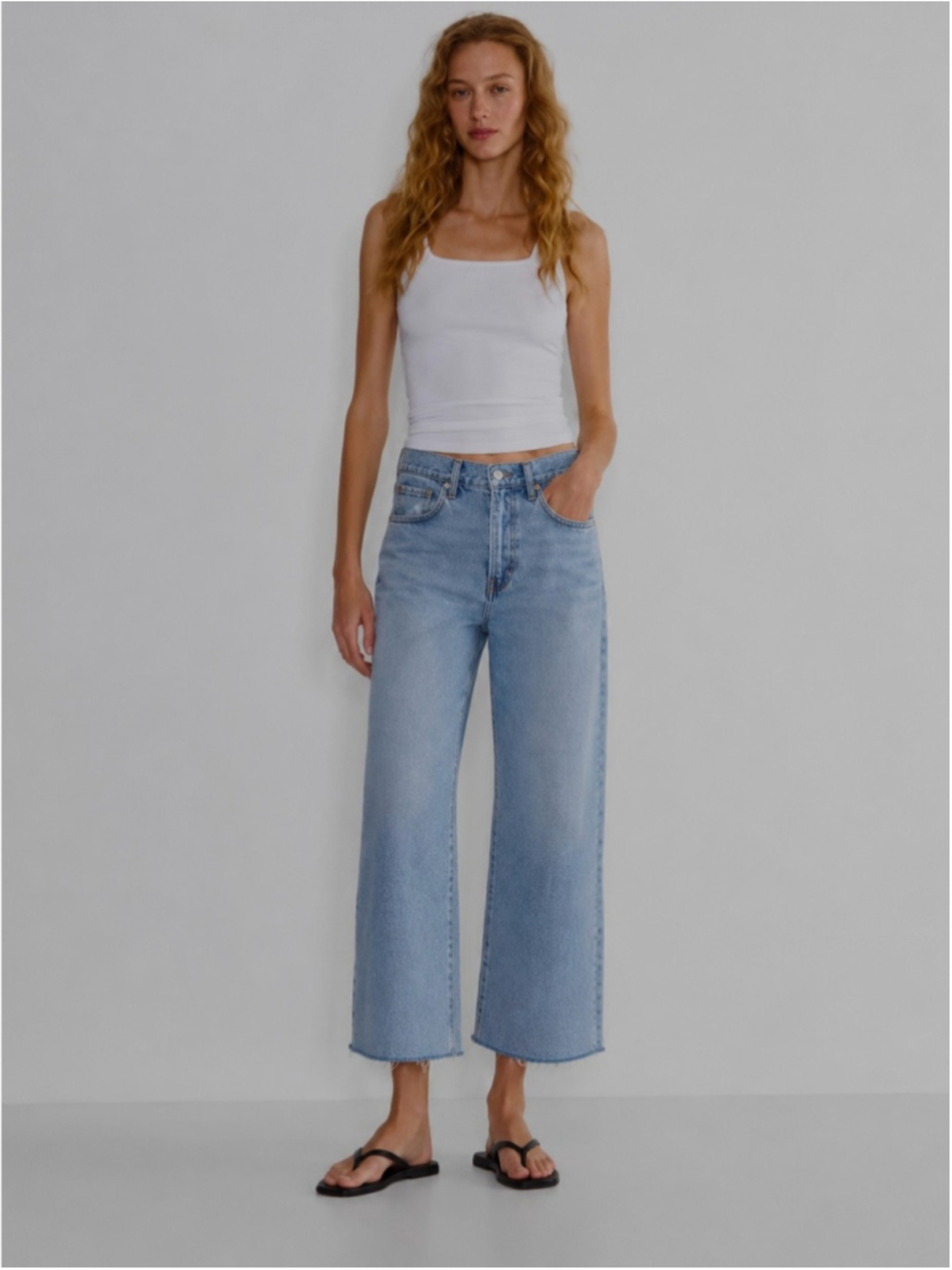 Aritzia Denim Forum The Farrah Hi-Rise Wide Ankle Jean Size 26 fray